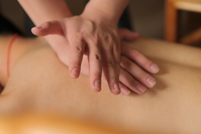Técnicas de estiramiento en el masaje tailandés: guía c